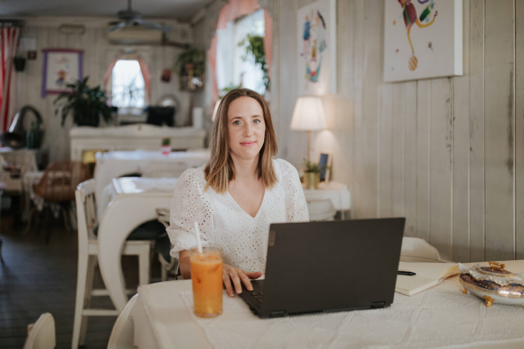 IVA-1 virtualni asistent za marketing iva jovic invicta